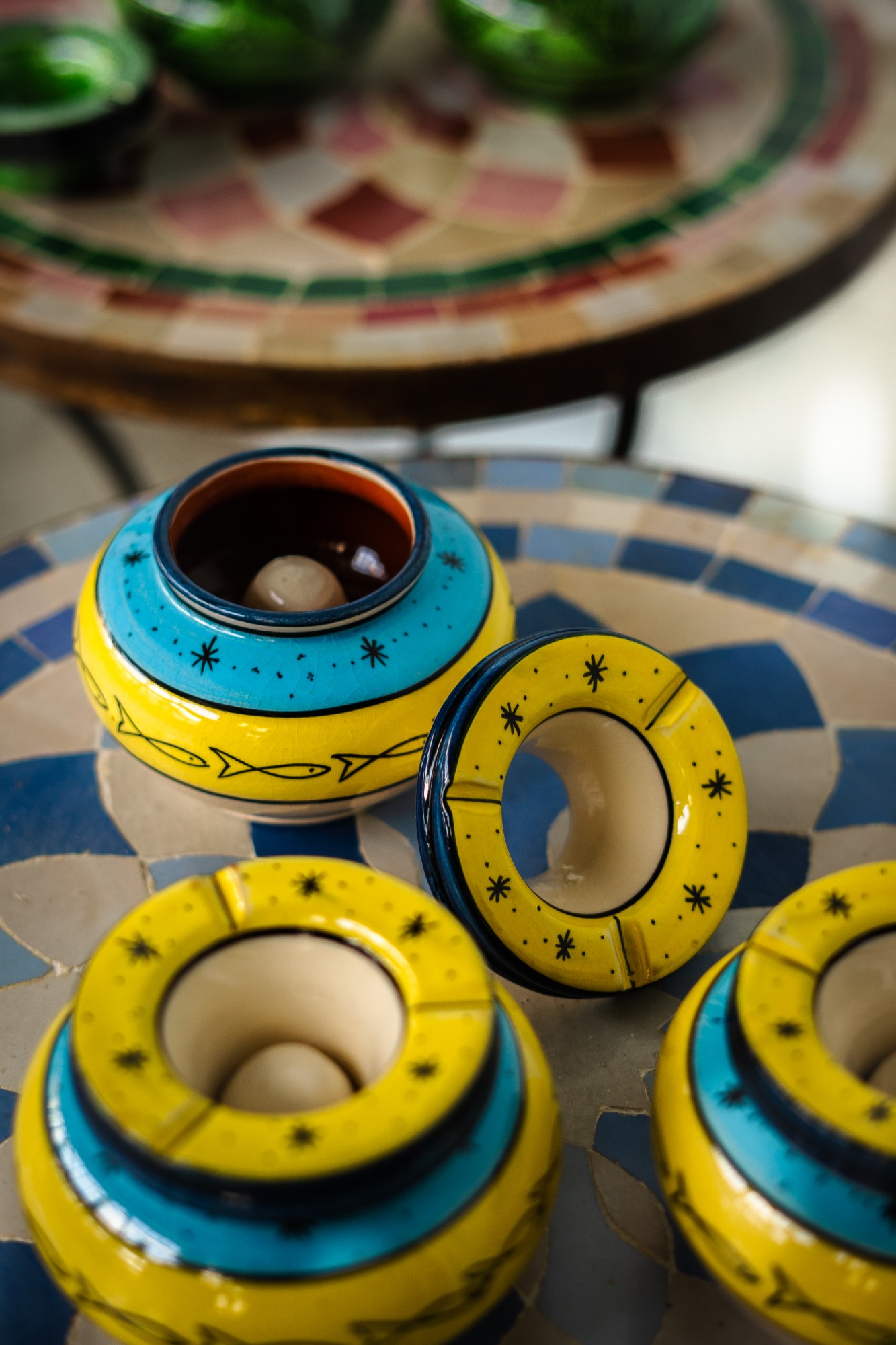 Keramik-Aschenbecher, blau-gelb, Ø 12 cm, H 8 cm günstig bestellen