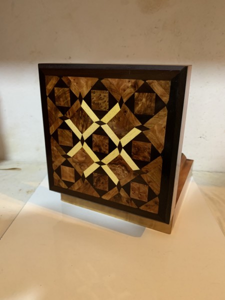 Thuja Box mit Intarsien, T 13 cm, B 13 cm, H 6 cm