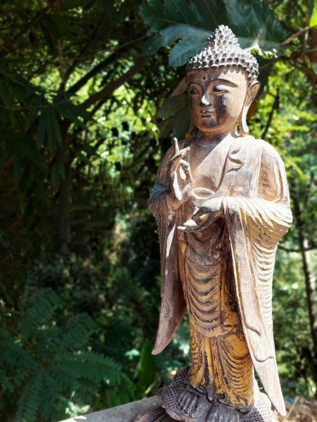 Buddha 'Lotus' stehend, T 17 cm, B 35 cm, H 81 cm