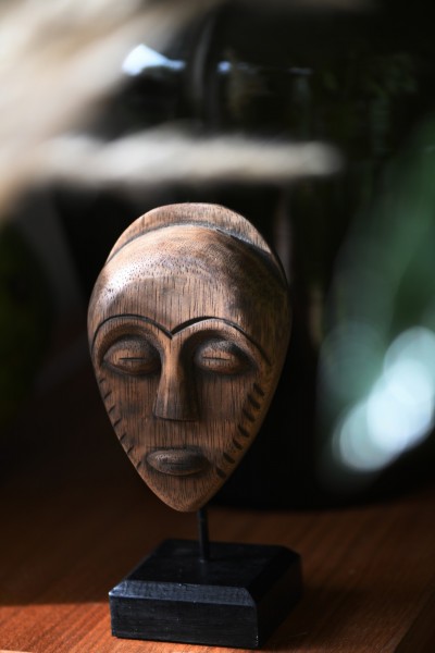 Maske 'African Man' auf Ständer, H 10 cm, B 7 cm, T 2 cm